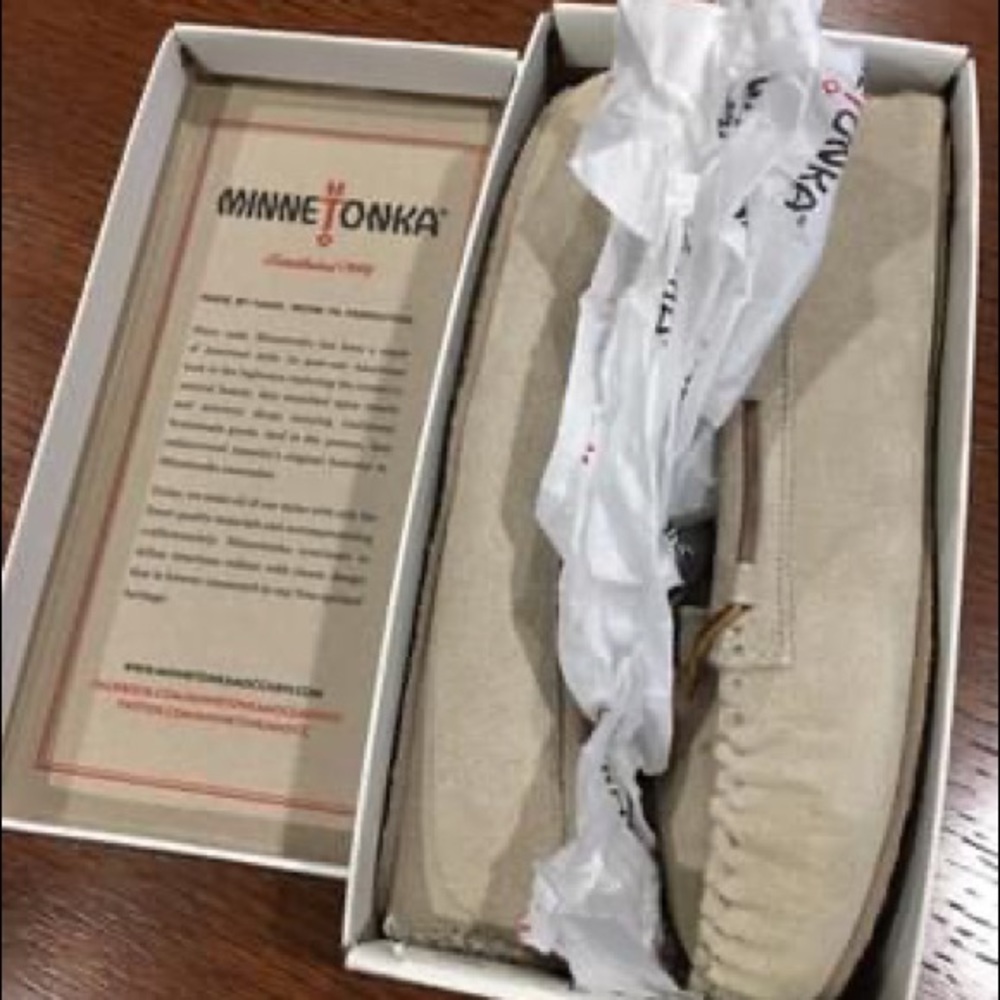 Minnetonka Women’s Cally Slipper sz10